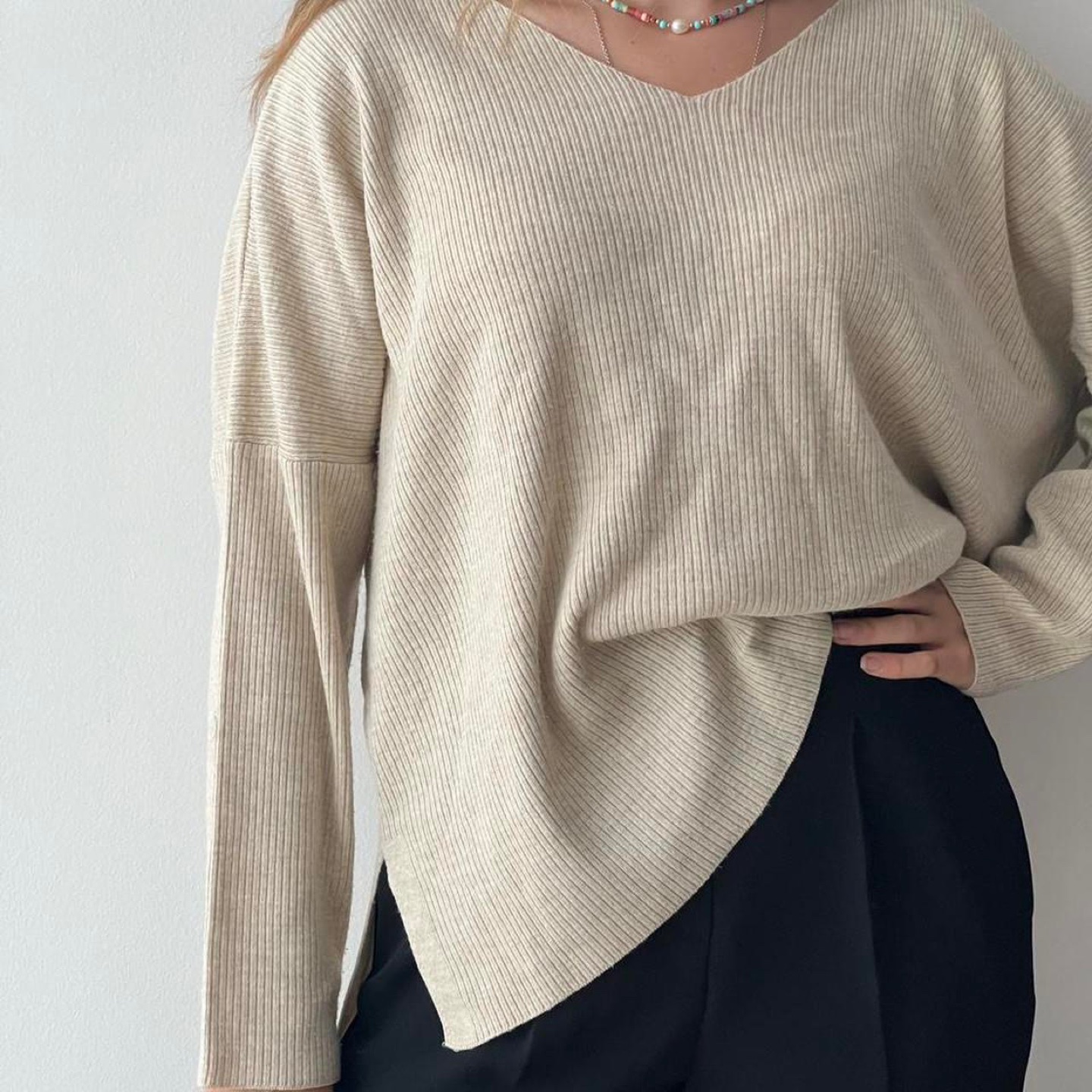 Cream-coloured one size fits all sweater