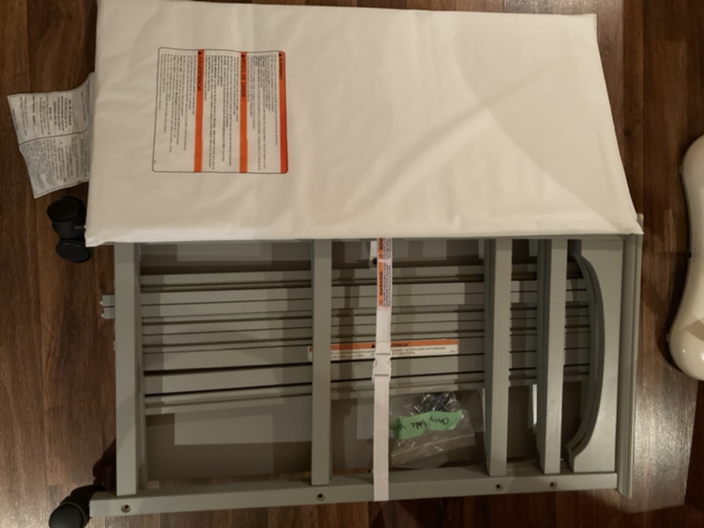 Graco baby changing table with a new pad - photo 4