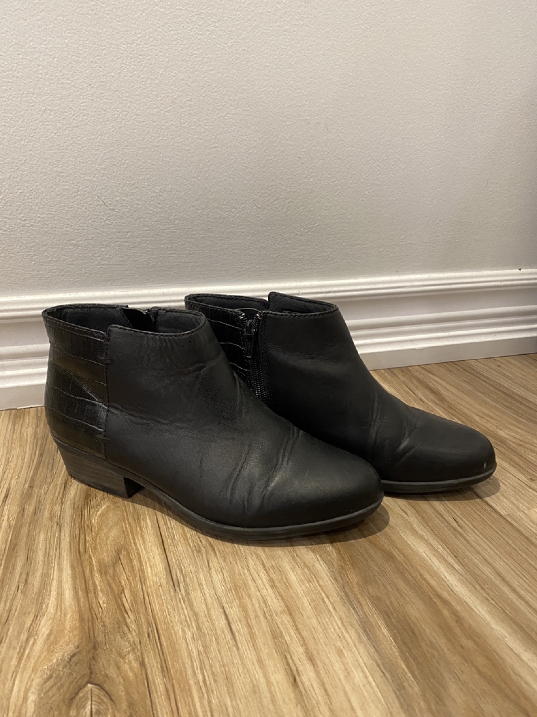 Clarks Leather Booties (Women’s 6.5) thumbnail