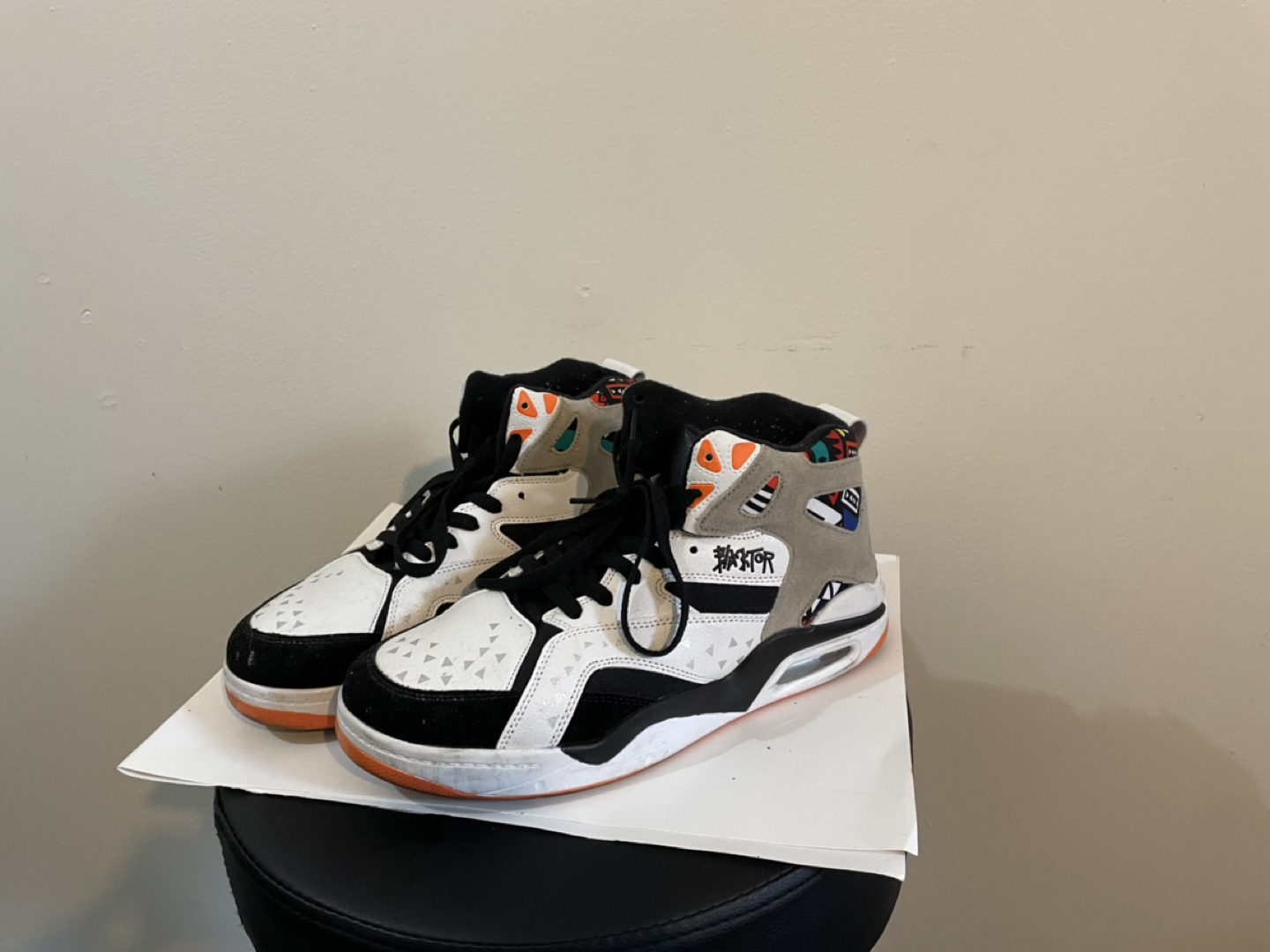Gently used men sneakers - photo 2