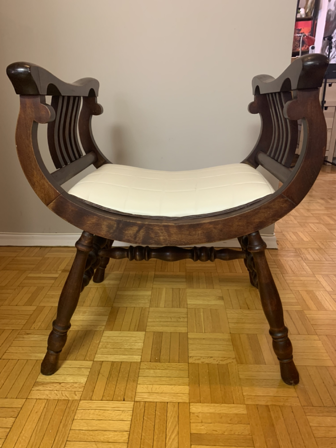 Curved Chair - photo 2