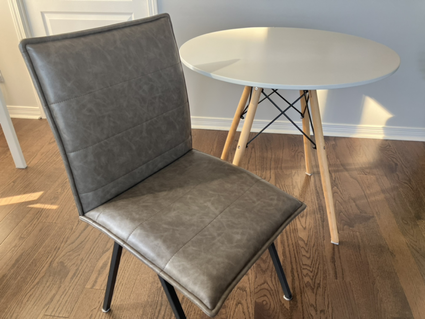 Round table, leather chair, IKEA VESKEN - photo 4