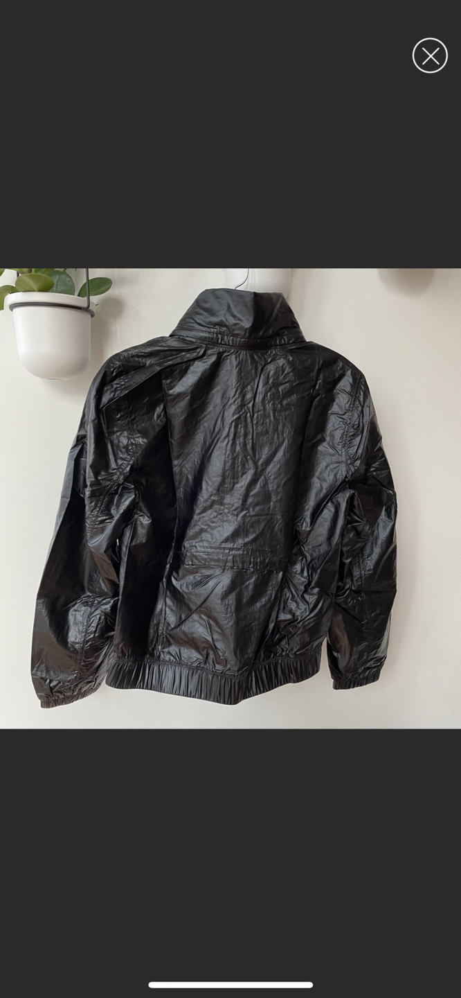 New lululemon black jacket with hood image indicator(10)