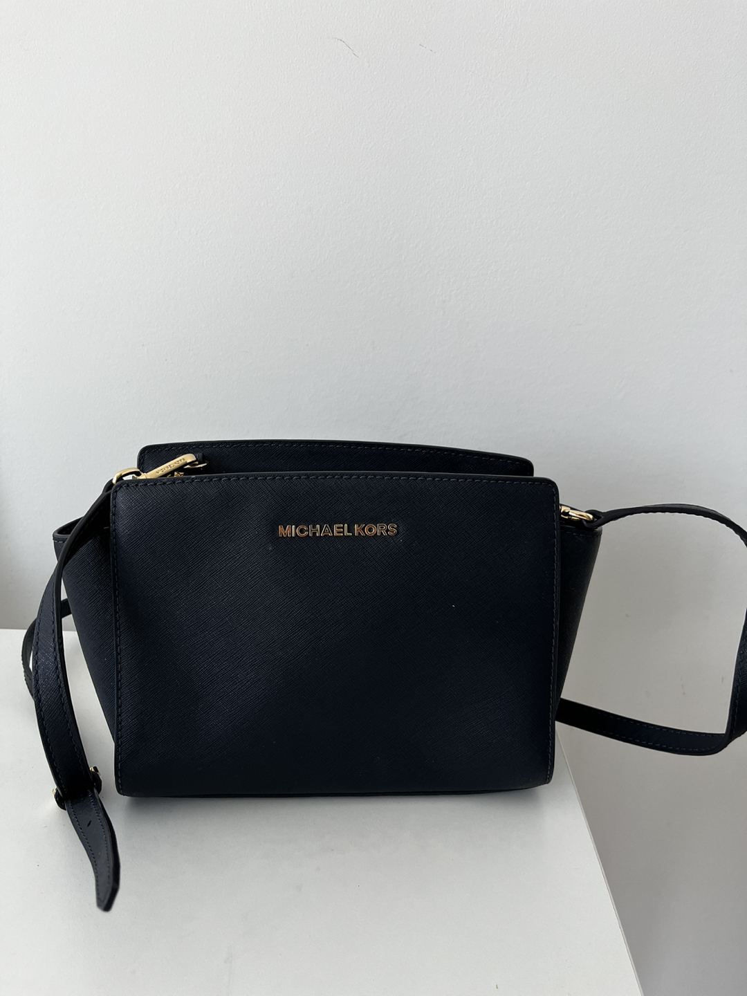Moving Sale: Michael Kors Selma Messenger Bag in Medium thumbnail