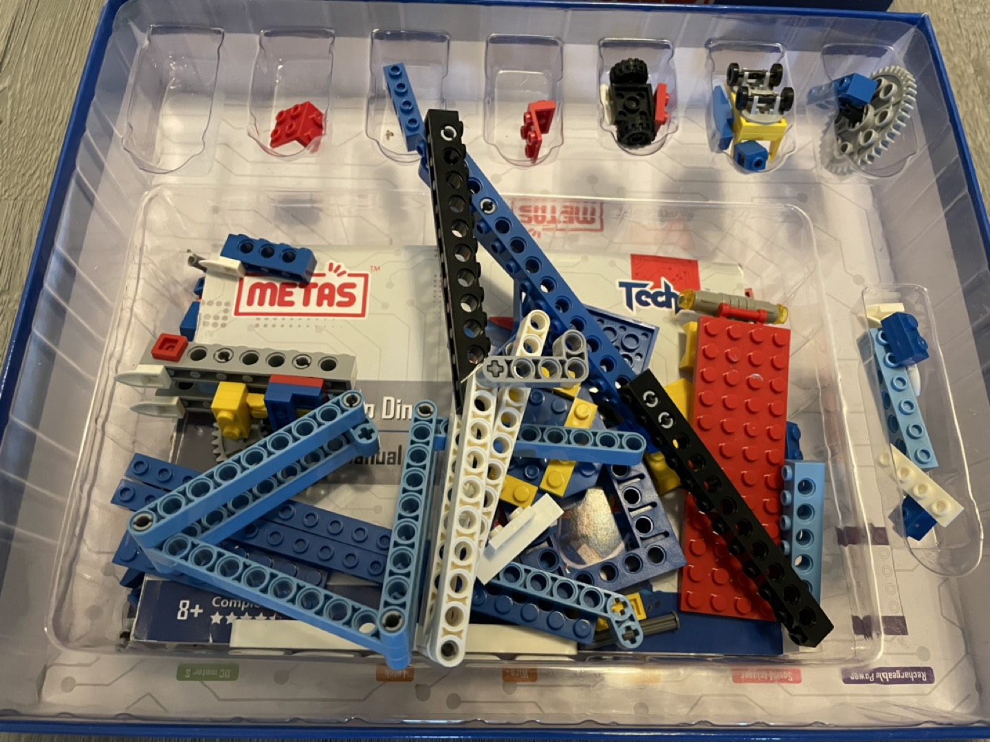 Lego like pieces #freecycle thumbnail