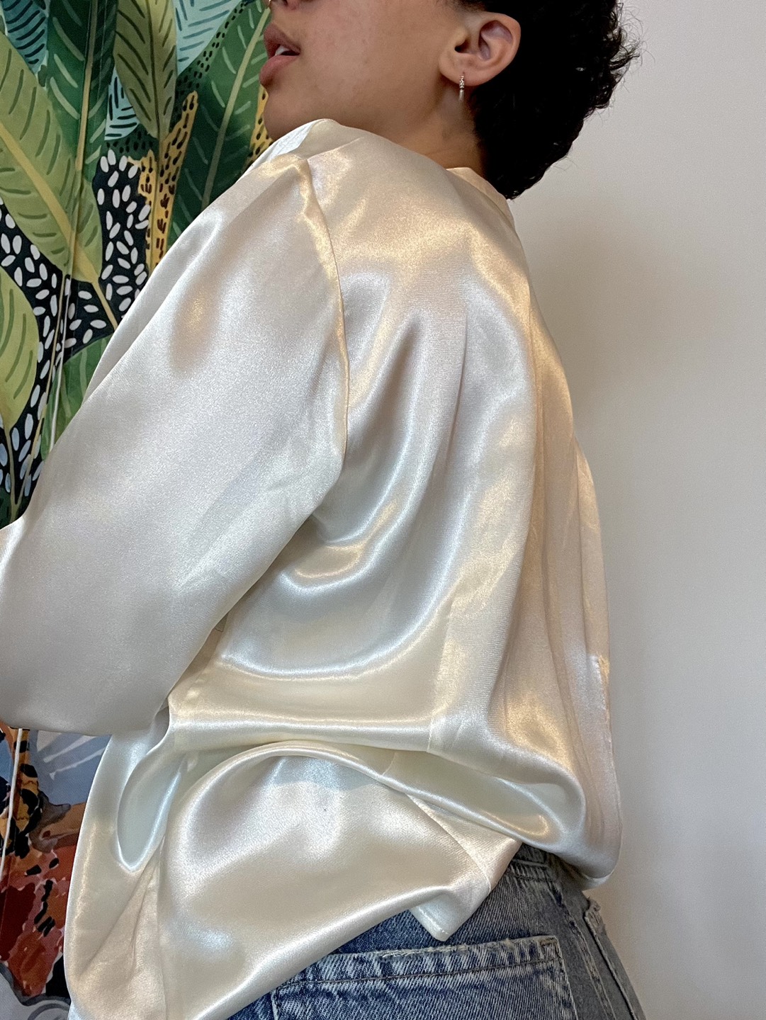 Gorgeous Silk like button up - photo 3