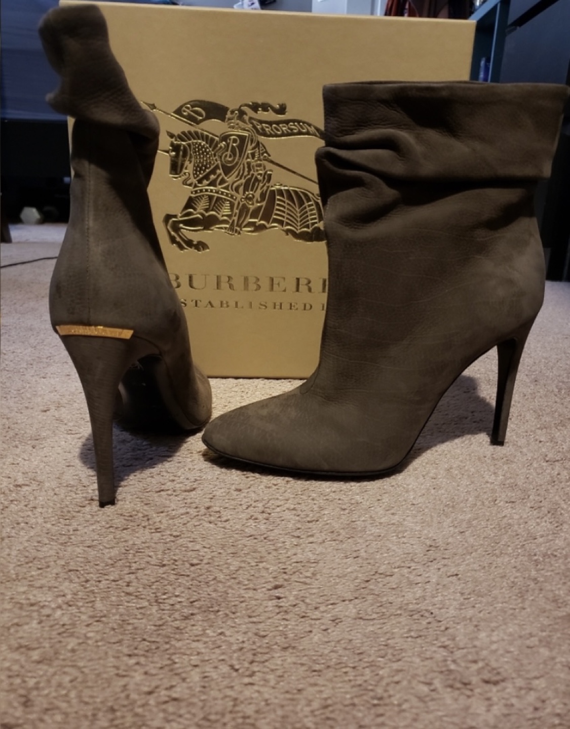 Burberry Boots thumbnail