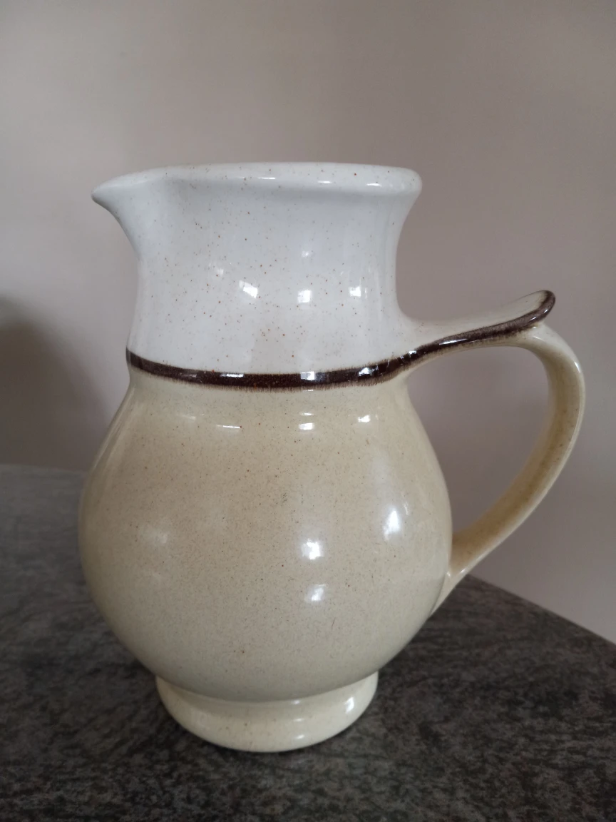 wine/water vintage pitchers image indicator(4)