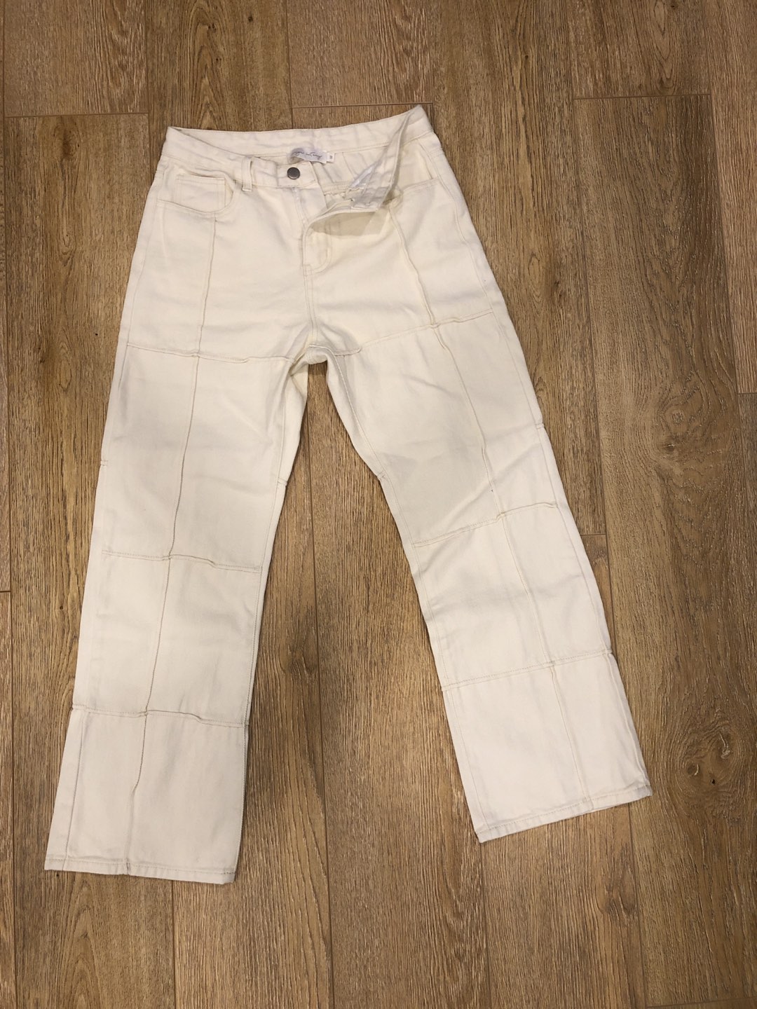 Women’s white jeans