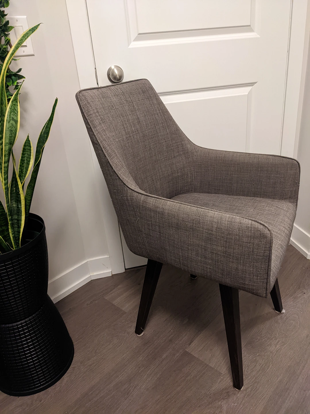 swivel lounge/ reading chair image indicator(2)