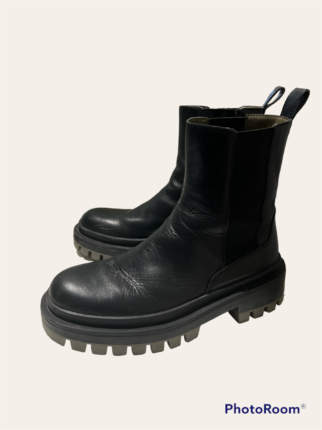 Zara black boots - comfortable and cute - like new - 6.5