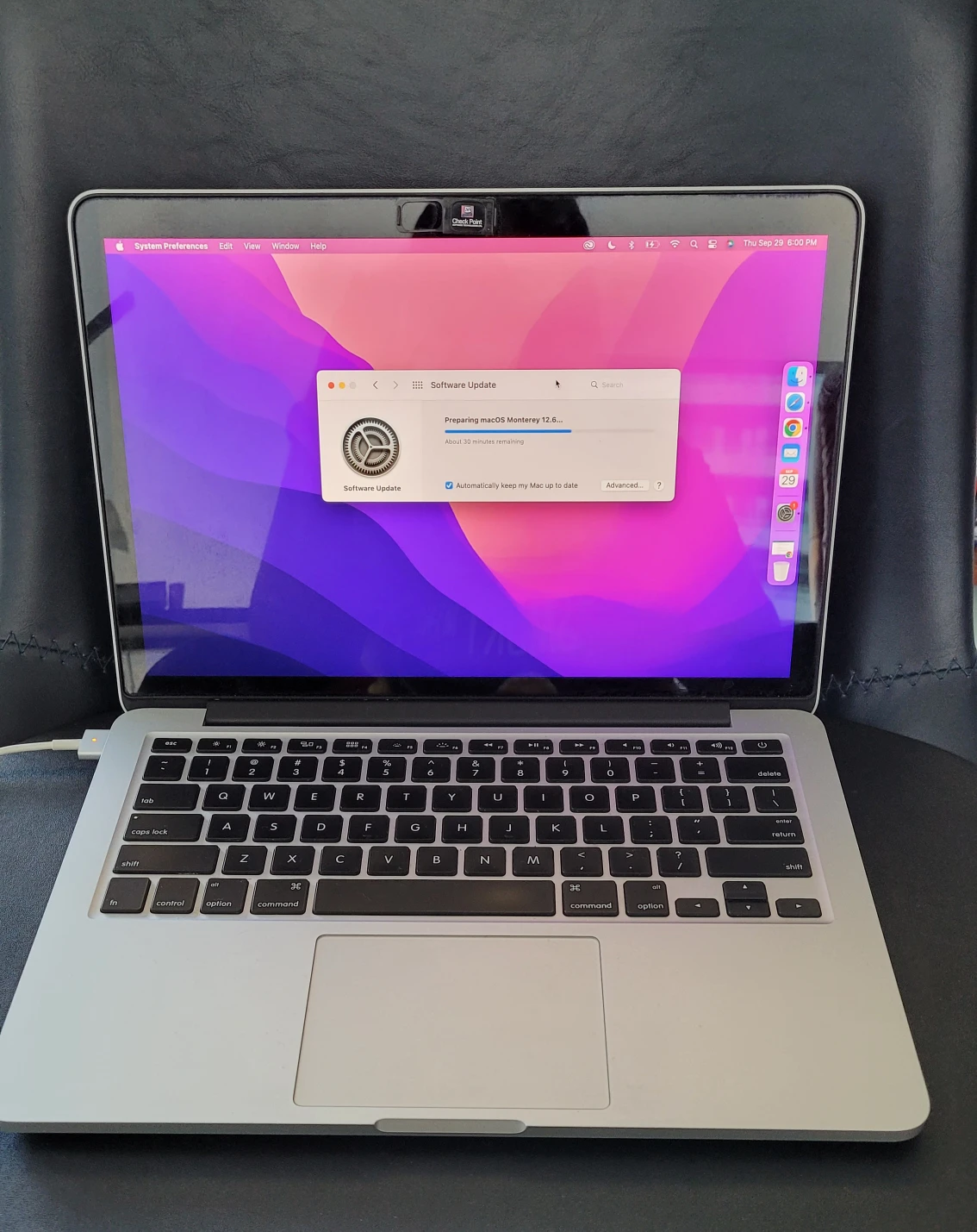 2015 Apple Macbook Pro thumbnail