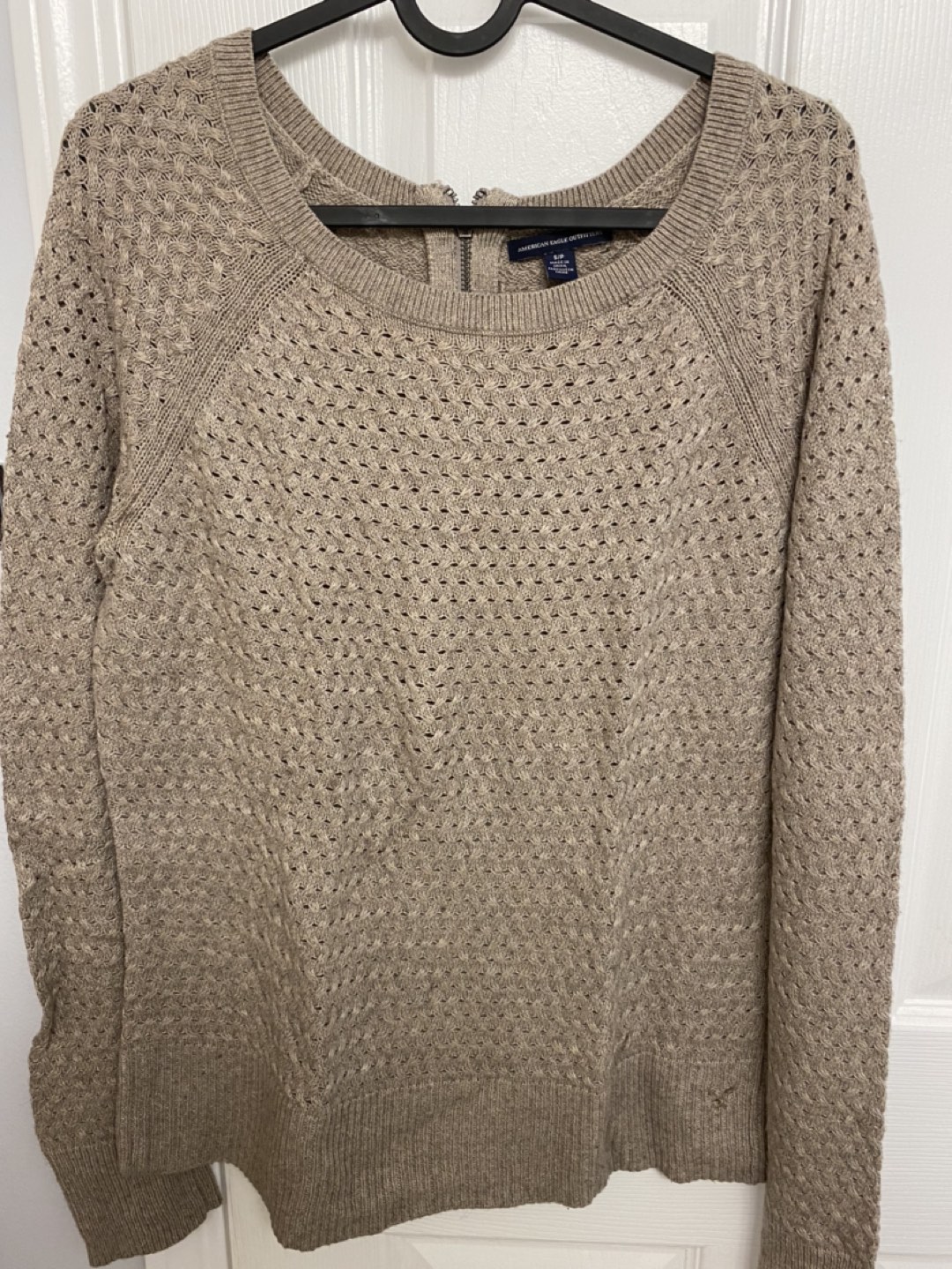 American Eagle light sweater