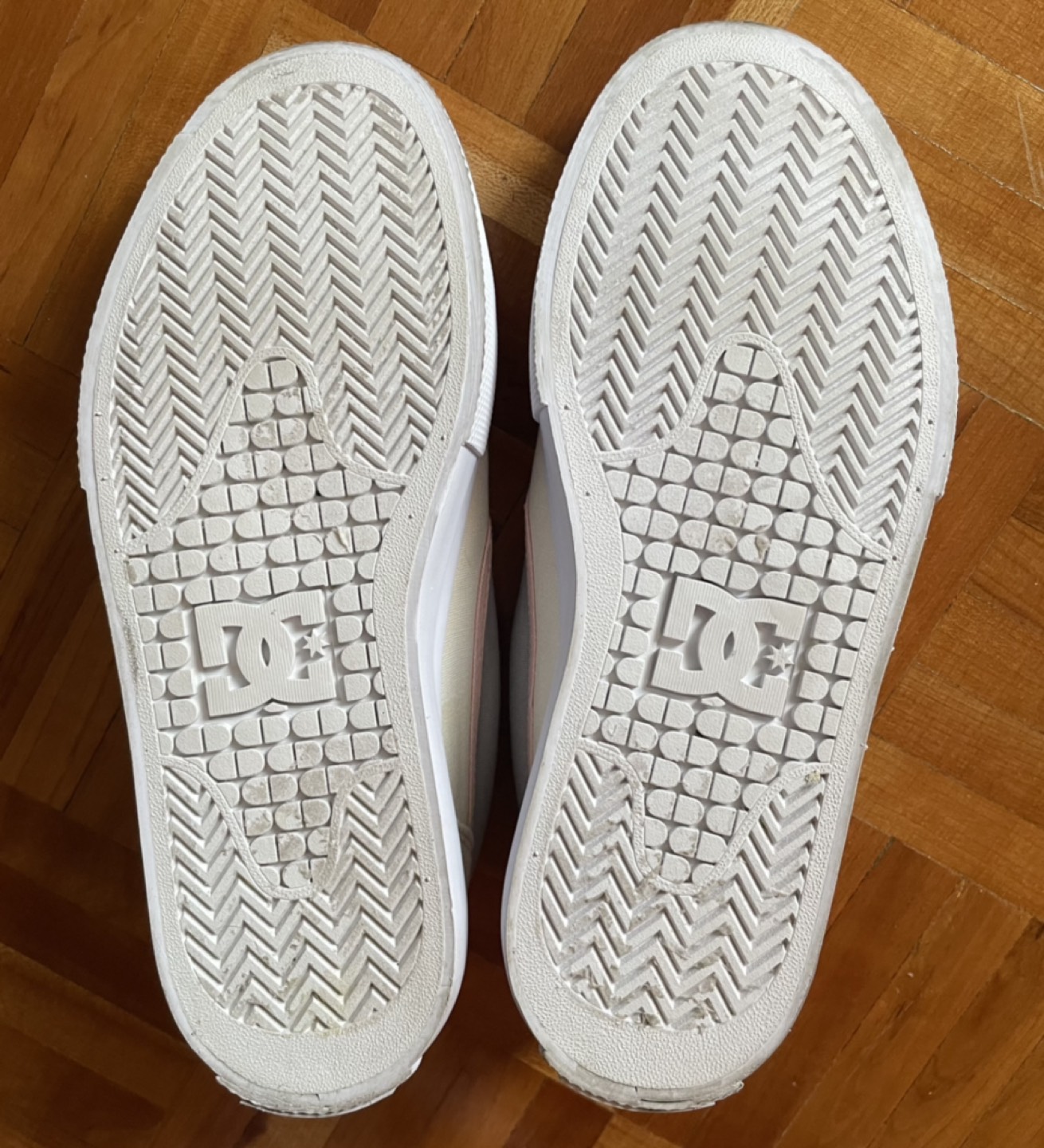 DC women’s slip on canvas shoes size 8 - photo 5