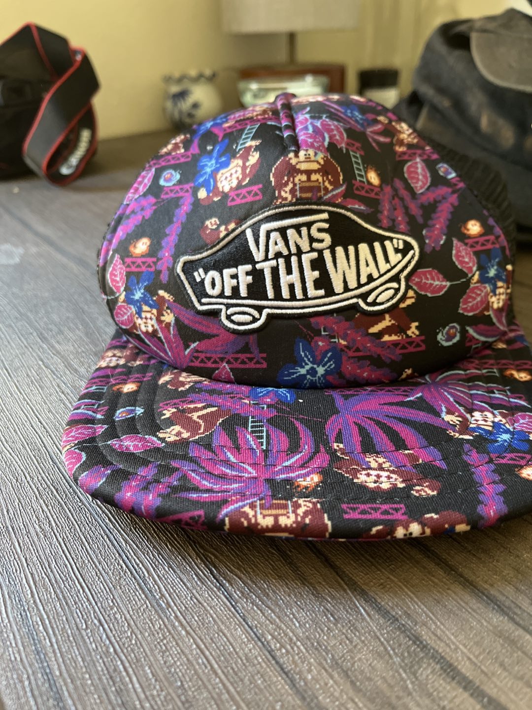 Vans X Nintendo Donkey Kong SnapBack RARE thumbnail