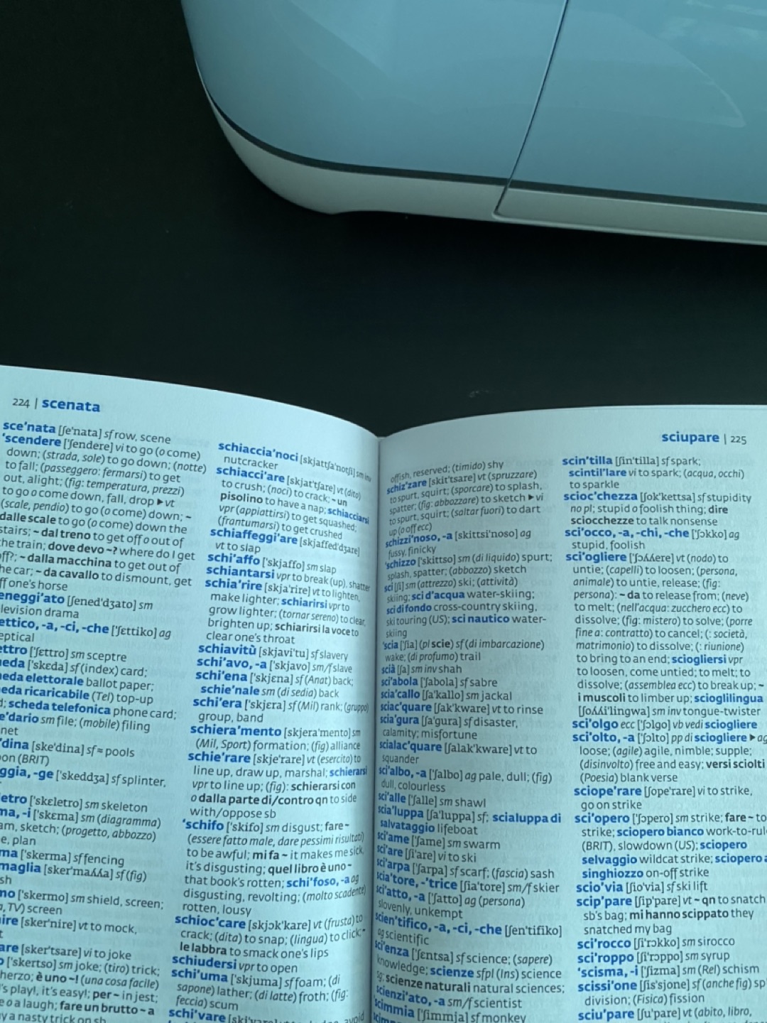 italian pocket dictionary in colour - photo 4
