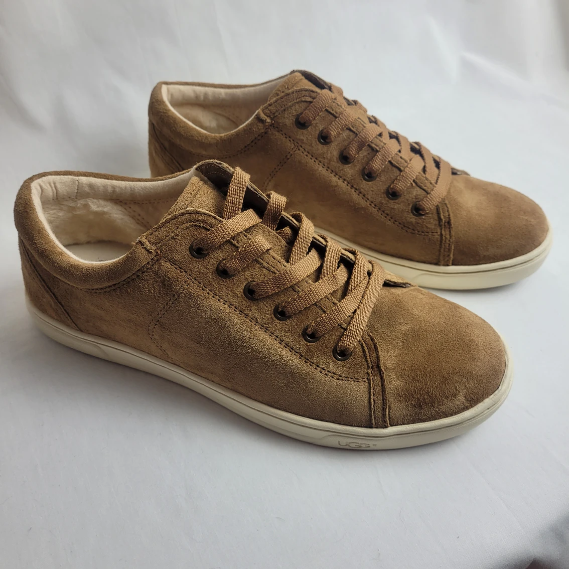 UGG Tomi Suede Sneaker - chestnut - size 9