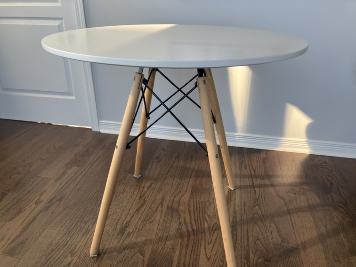 Round table, leather chair, IKEA VESKEN