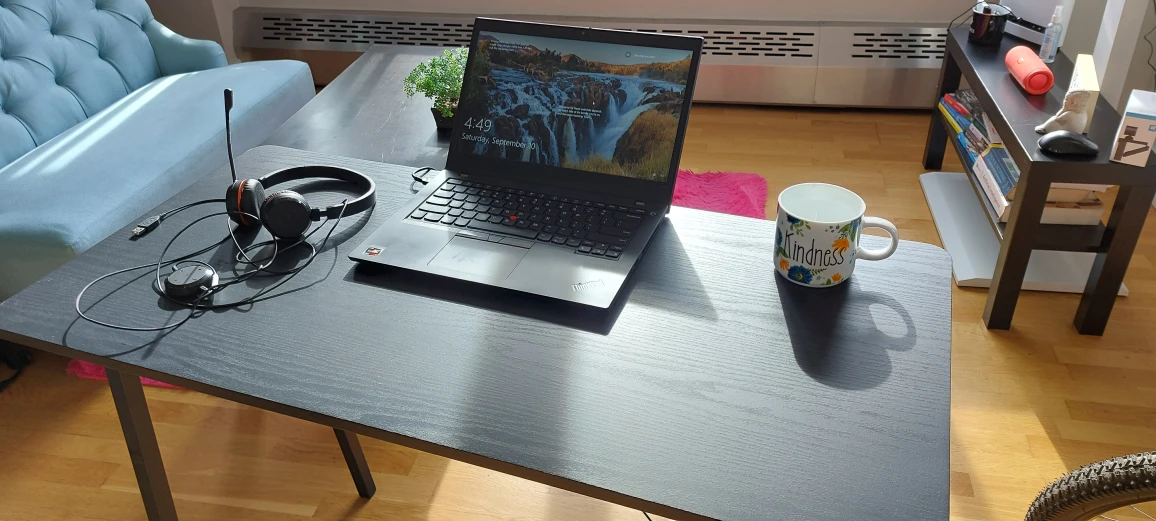 Medium size high quality computer desk