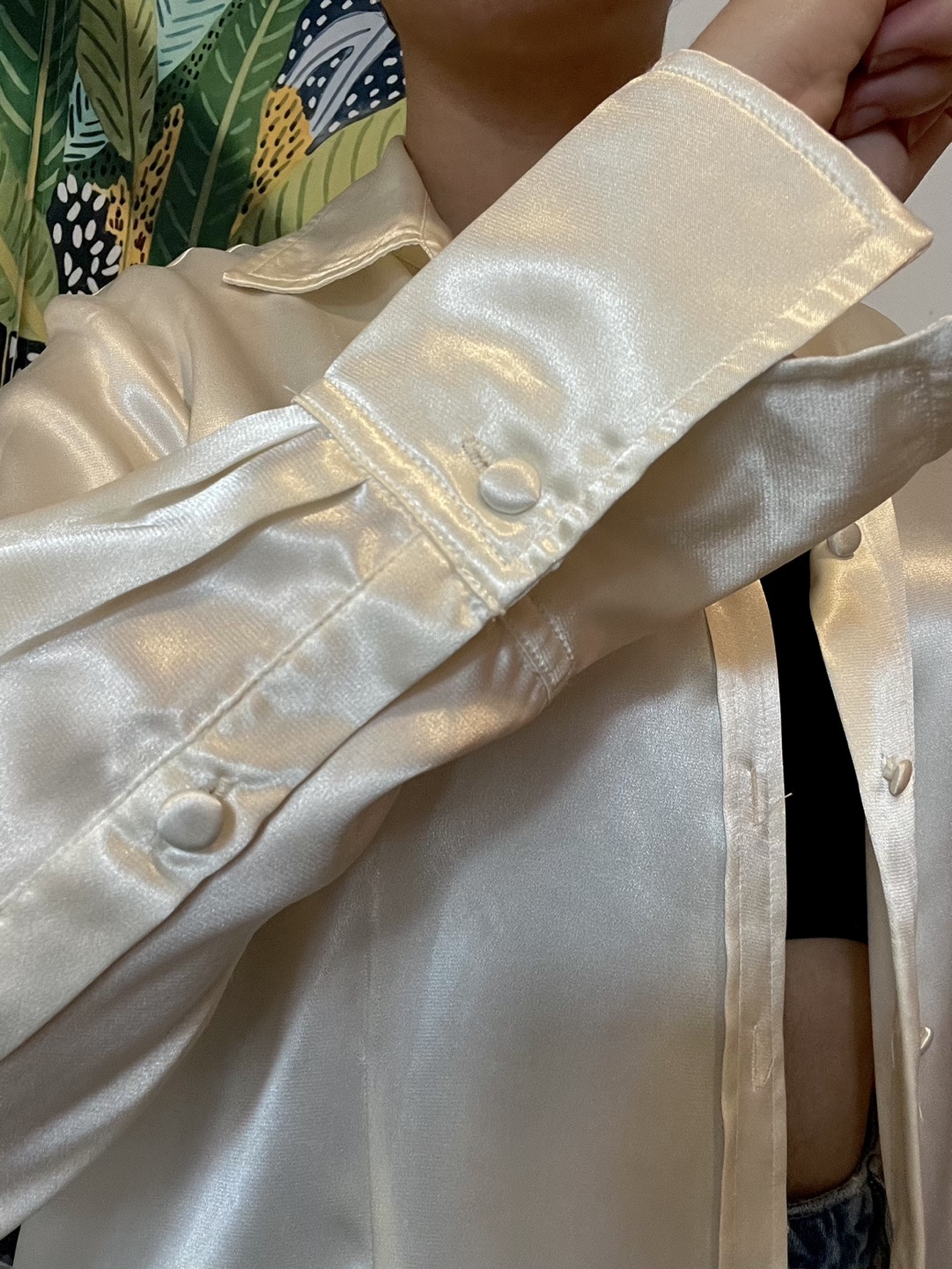 Gorgeous Silk like button up - photo 2