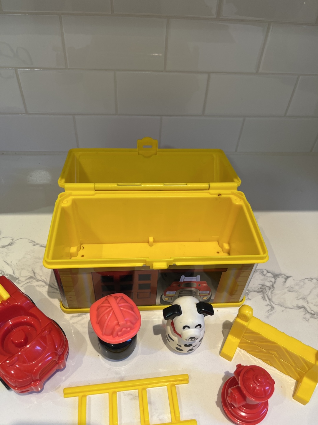 2008 Fisher Price Play Family Fire Station Toy with Handle - photo 2