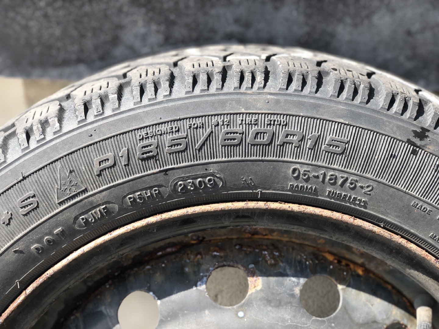 P185/60R15 Winter Tires & Rims - photo 3
