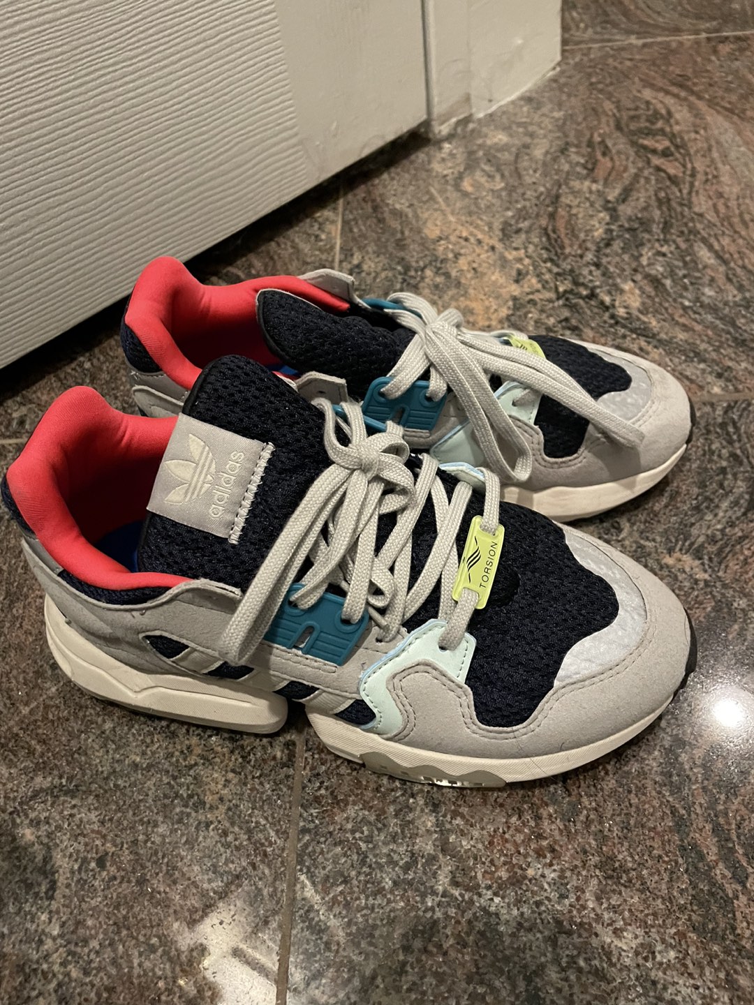 Adidas sneakers thumbnail