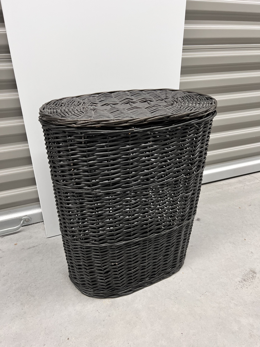 Straw laundry basket thumbnail