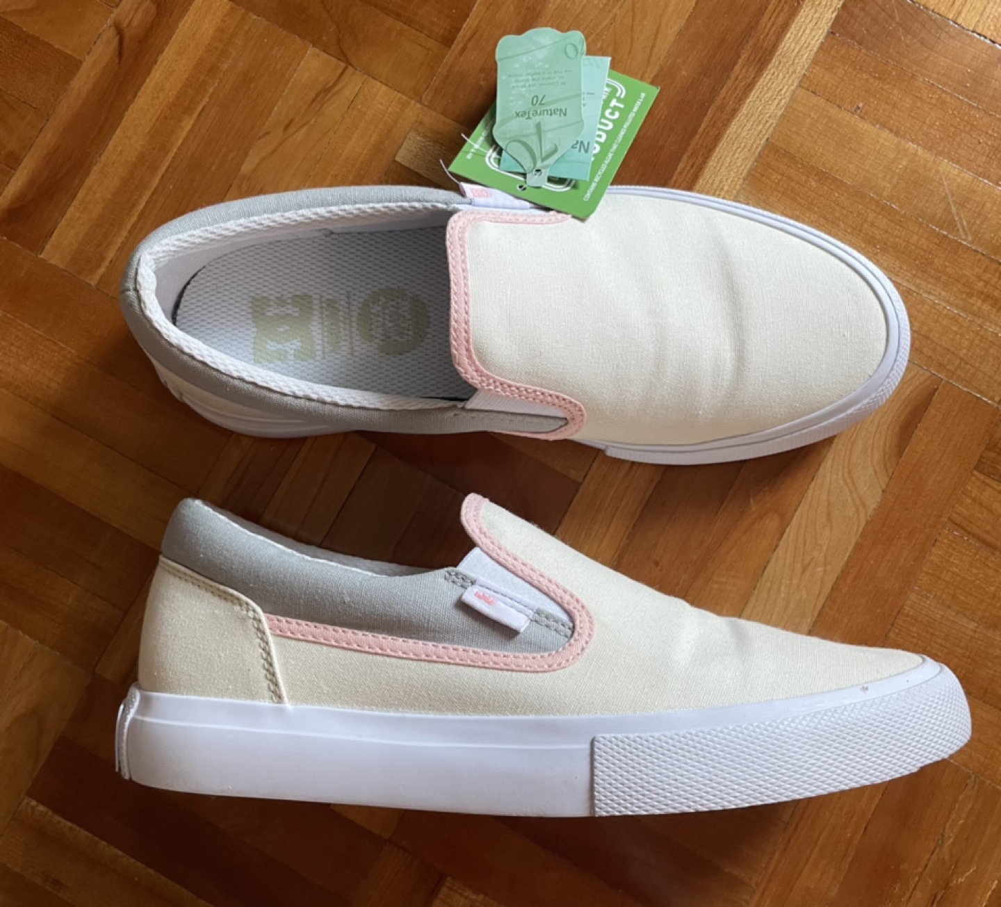 DC women’s slip on canvas shoes size 8