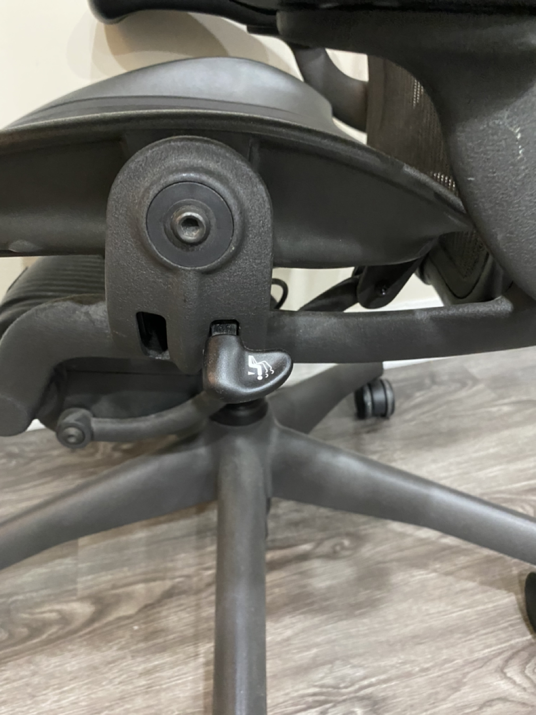 Herman Miller Aeron Chair Size B Posture Fit - photo 5