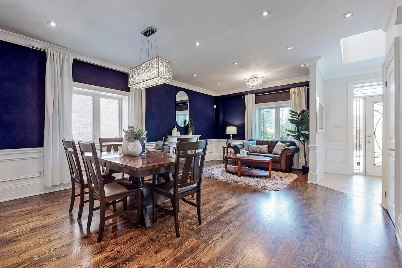 extendable dining table w/ chairs - photo 2