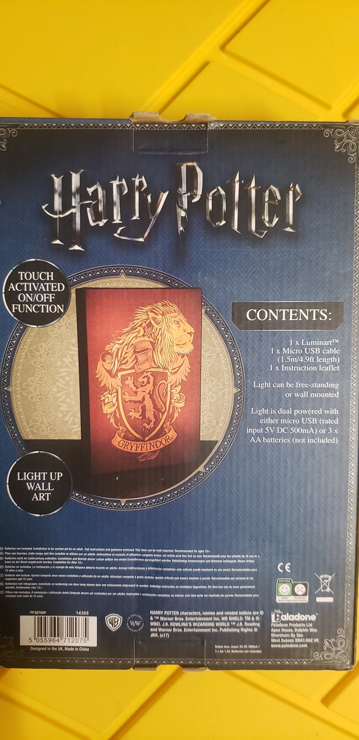 Harry Potter Gryfindor Light Up Wall Art image indicator(2)