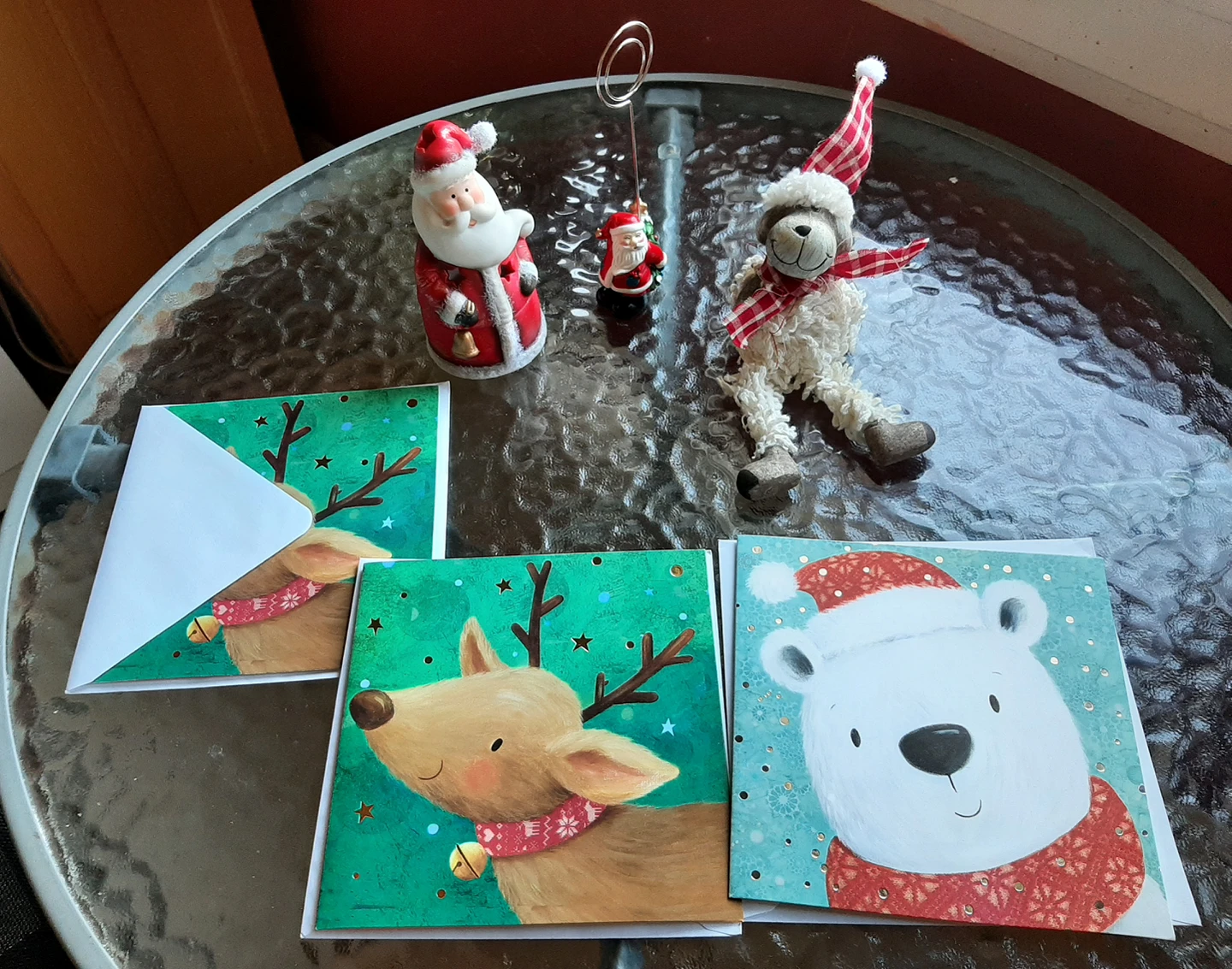 Various cute small Christmas decorations thumbnail