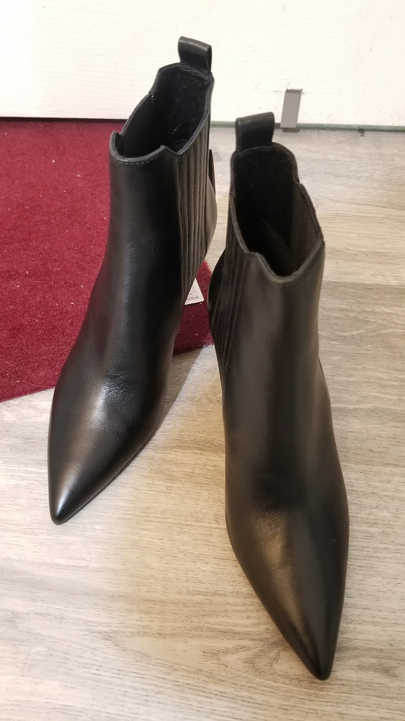 brand new Massimo Dutti ankle Boots size 6 thumbnail