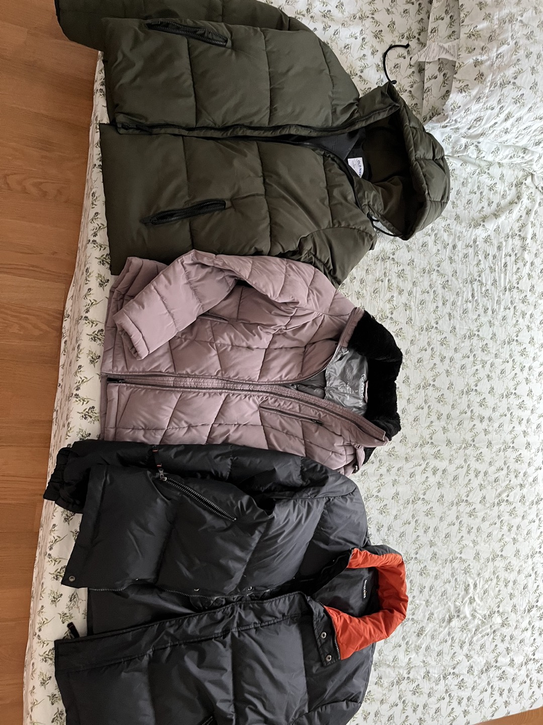 Winter jackets all three for 100 CAD - photo 2