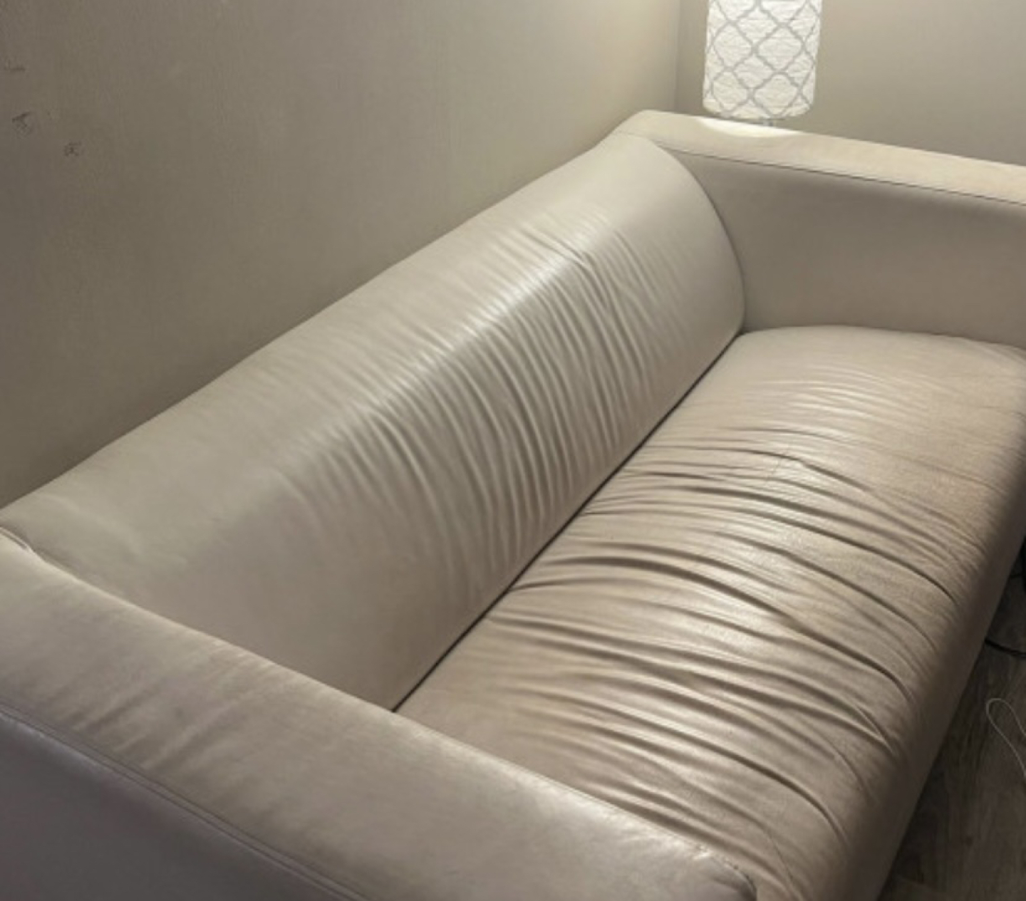 couch! Good conditions. I can drop it off