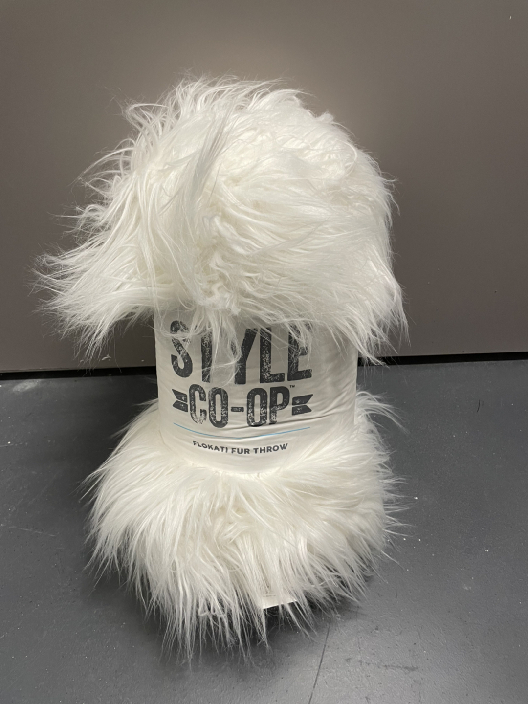 Brand New Faux Fur Throw (50*60 inch)