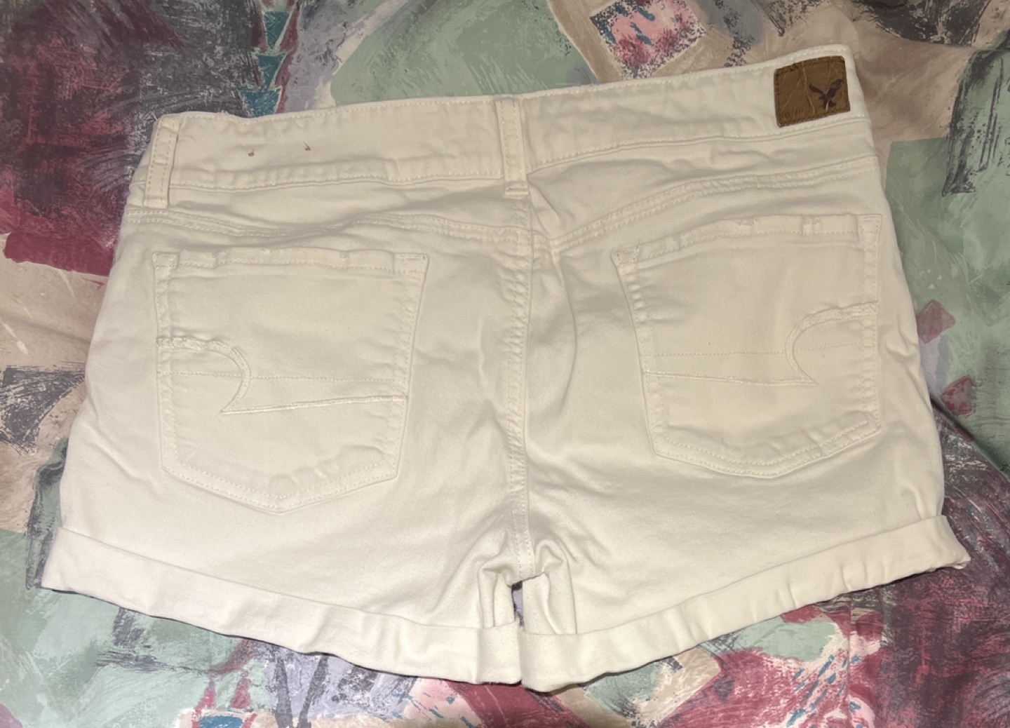 White shorts image indicator(2)