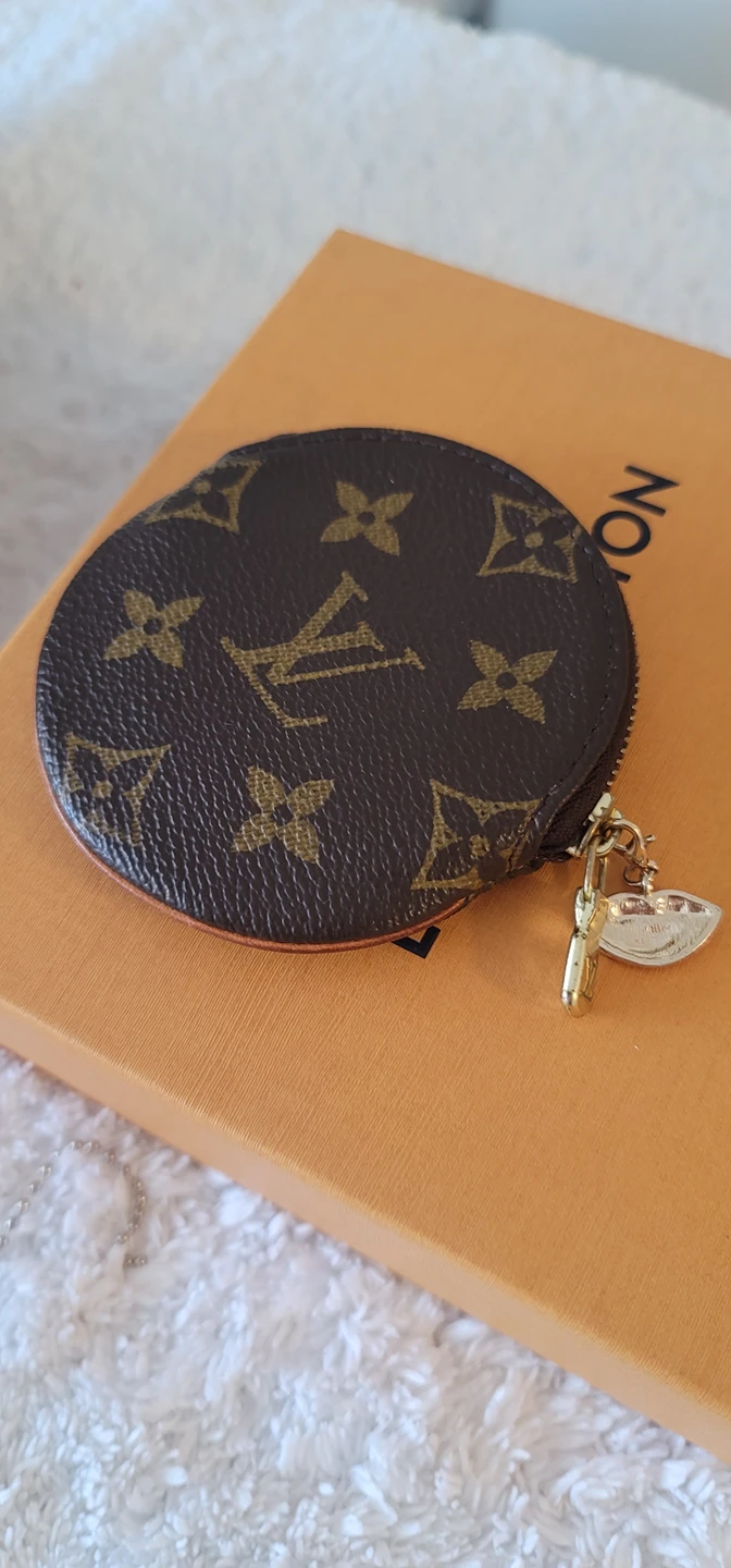 Louis vuitton coin pouch authentic.