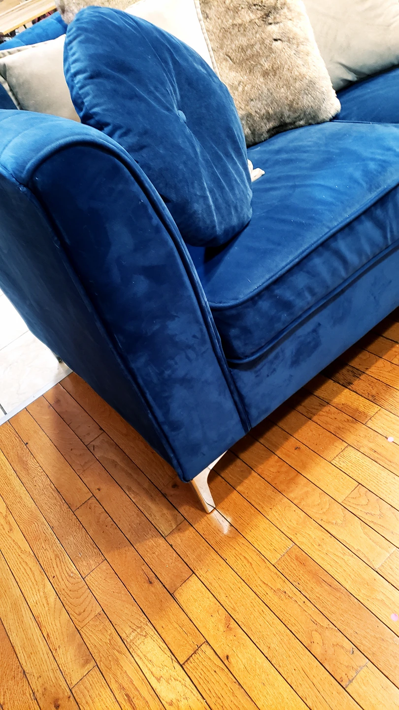 Beautiful blue velvet sofa like new - photo 3