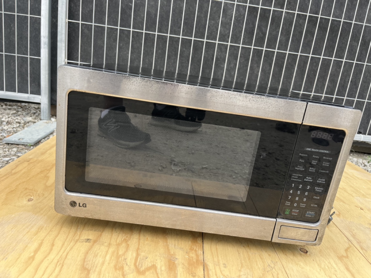 LG counter top microwave thumbnail