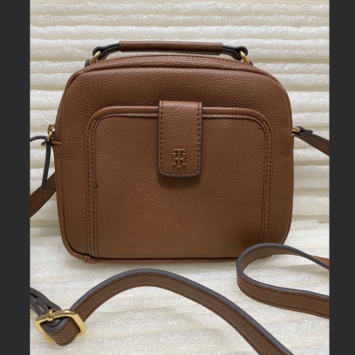 Tommy Hilfiger Crossbody bag thumbnail