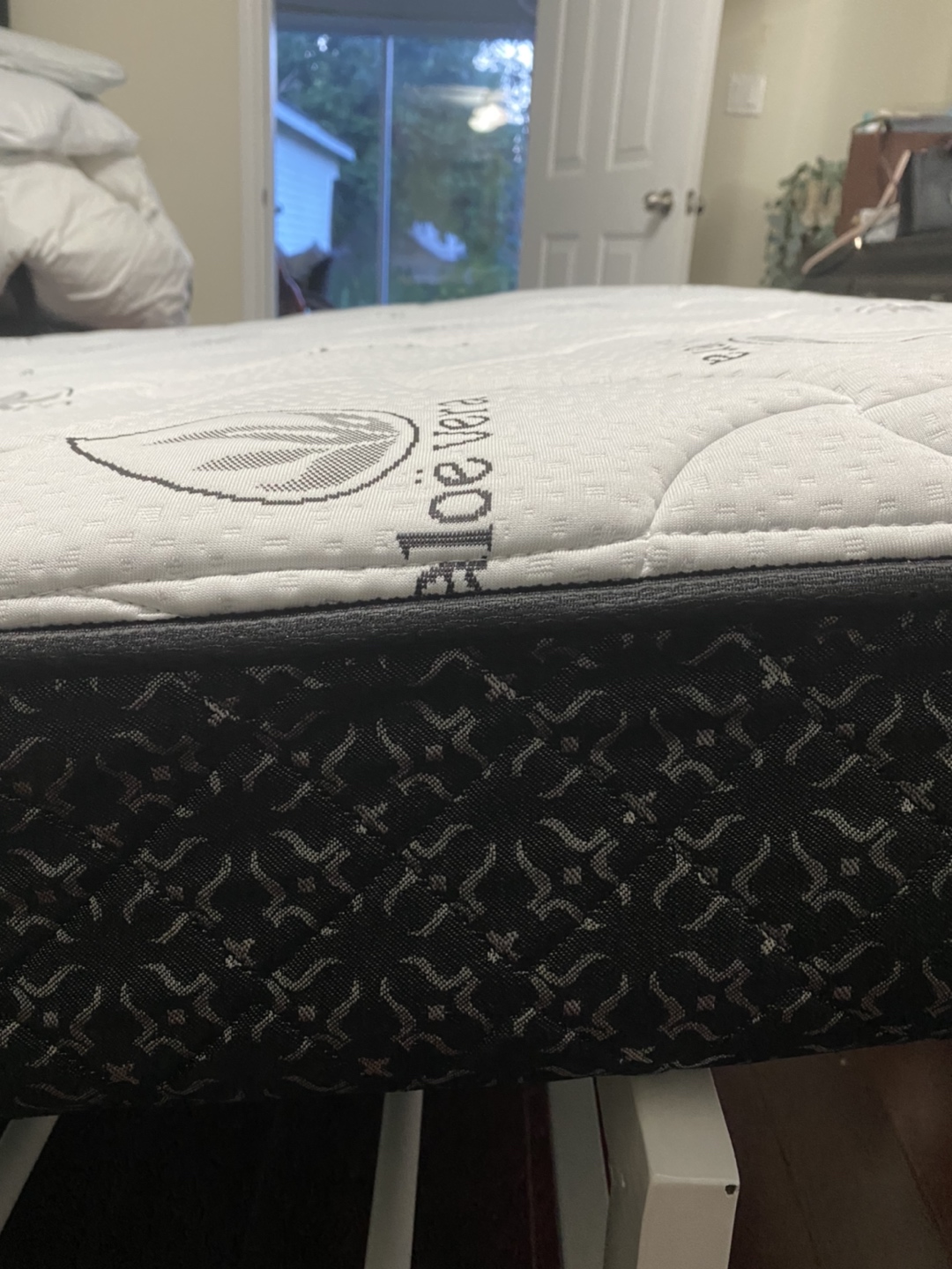 Queen bed mattress- lightly used for 7 months. - photo 4