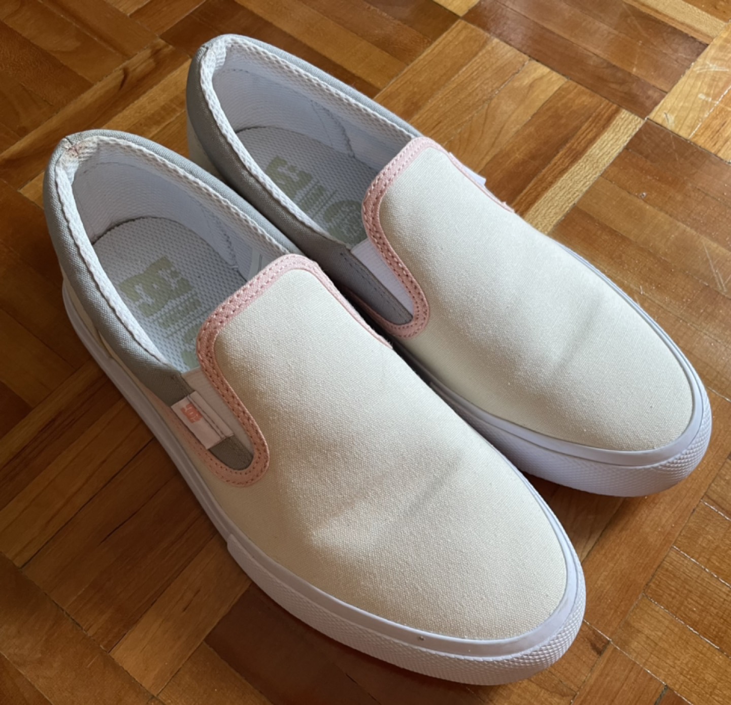 DC women’s slip on canvas shoes size 8 - photo 3