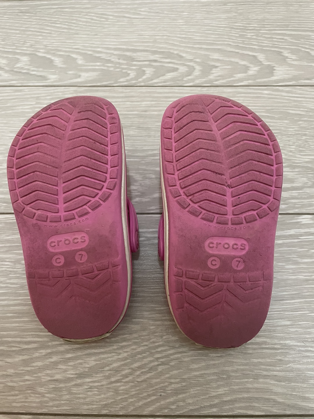 Pink Crocs & Hello Kitty Sandles image indicator(3)