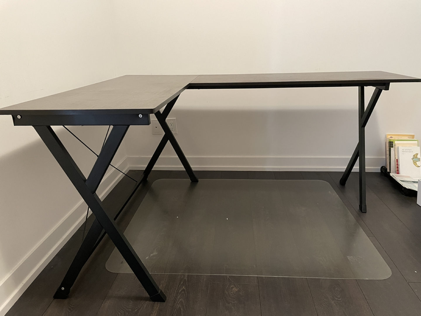 Detachable L-shaped desk