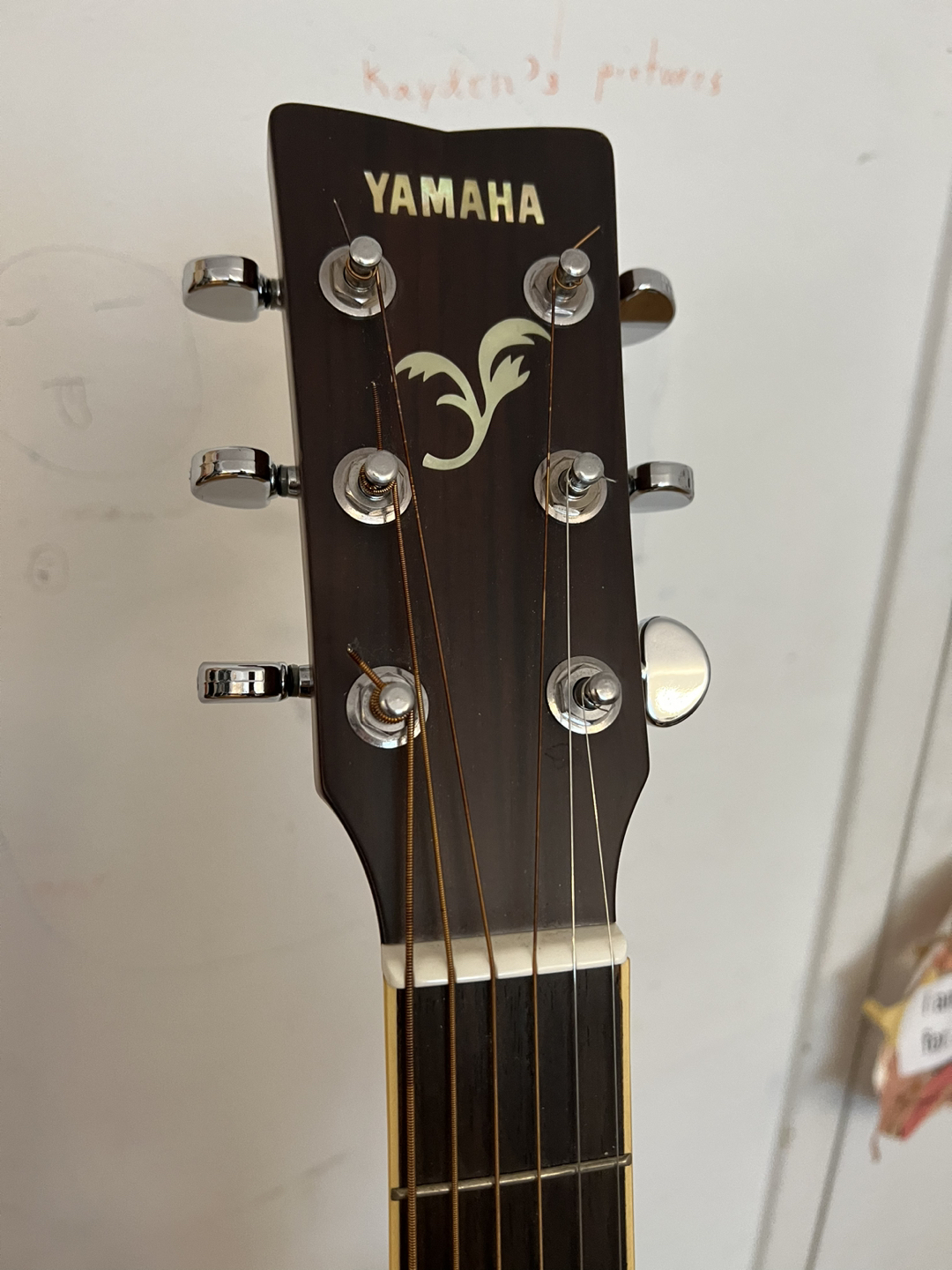 Yamaha Electric Acoustic Guitar with Accessories - photo 2