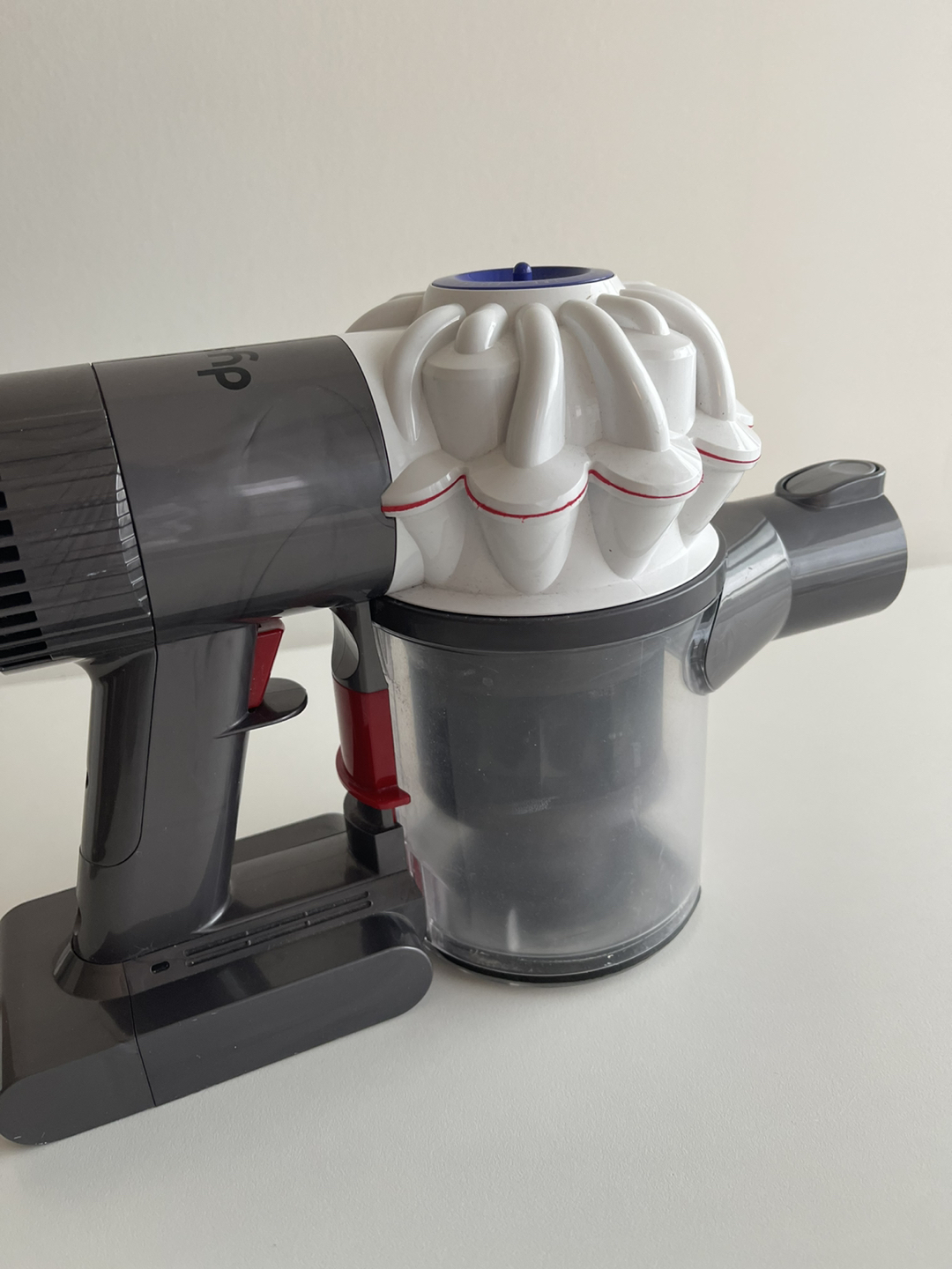Dyson V6 Slim - photo 3