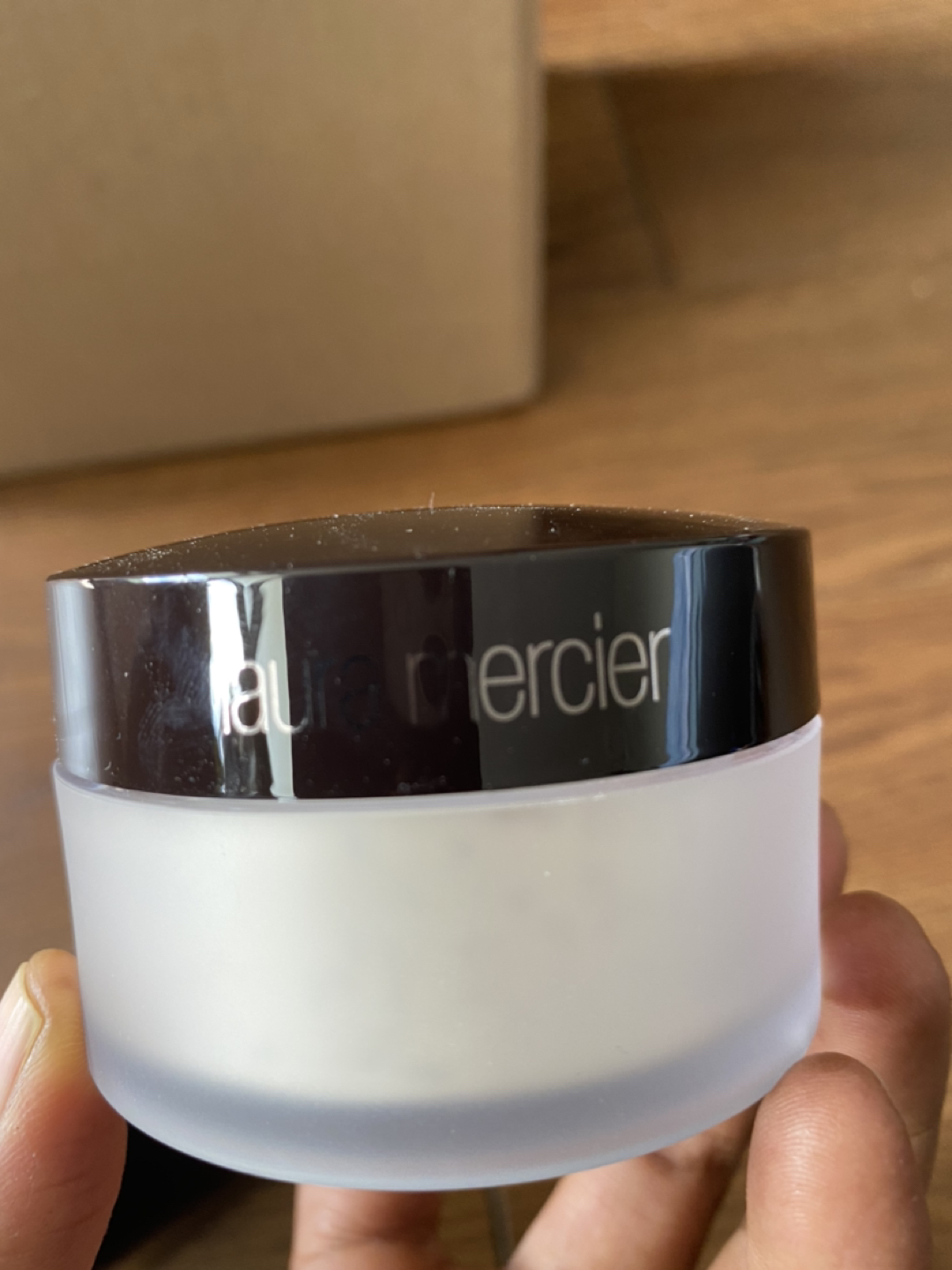 Laura mercier translucent setting powder image indicator(3)