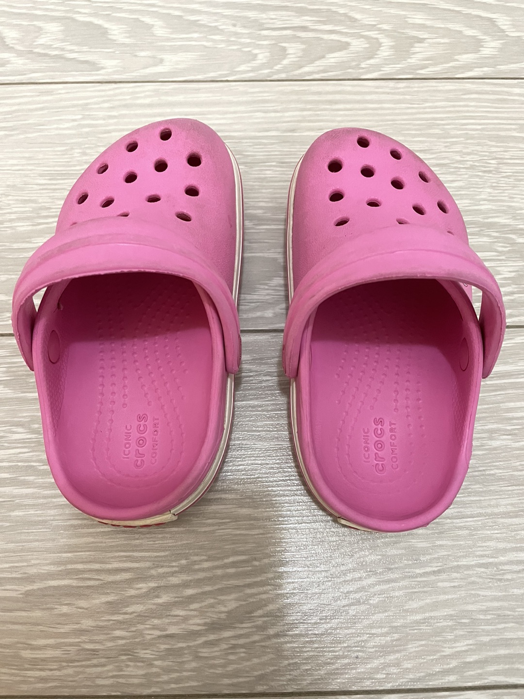 Pink Crocs & Hello Kitty Sandles image indicator(2)